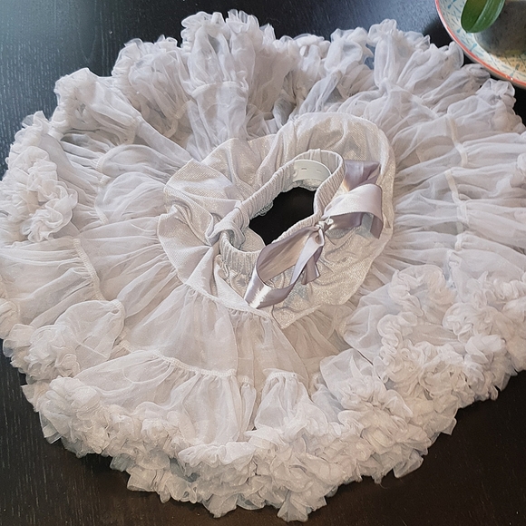 2-4 yr old silver Petticoat great volume, lined, elasticated waist, adjustable - Picture 5 of 14